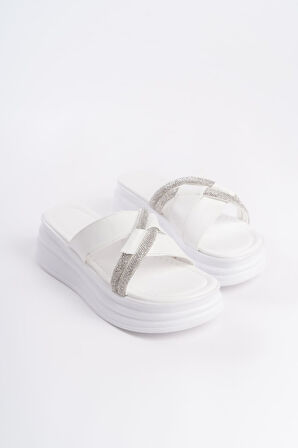 RUBY Düz Topuklu Taşlı Çapraz Şeritli Kalın ve Ortopedik Taban Kadın Terlik  CBT - Beyaz