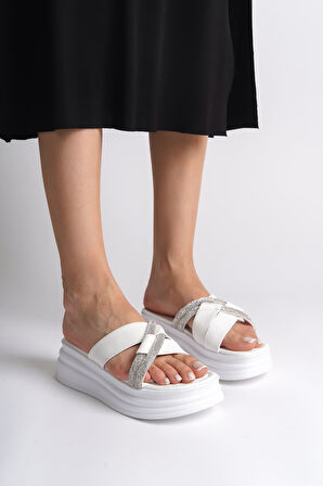 RUBY Düz Topuklu Taşlı Çapraz Şeritli Kalın ve Ortopedik Taban Kadın Terlik  CBT - Beyaz