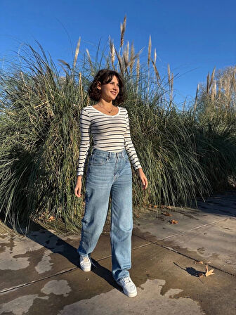 V yaka çizgili bluz beyaz A3699