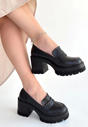 Janes Siyah Cilt Dolgu Topuk Ayakkabı