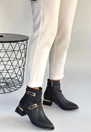 İnay Siyah Cilt Topuklu Bot