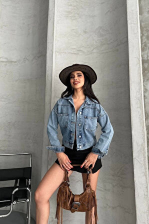 Çift cepli kol katlamalı kar yıkama crop kot ceket mavi d2000