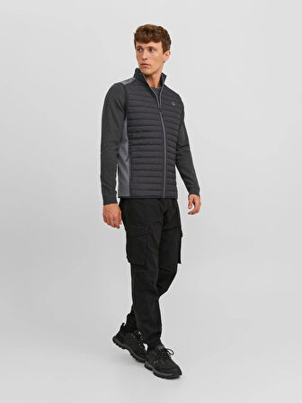 JACK&JONES 12200684 2 CEP YAN VE OMUZ EK PARCA DETAYLI  YELEK