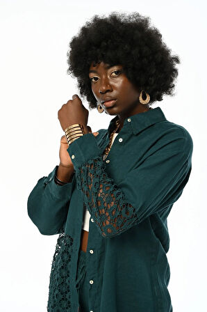 KADIN KOLLARI NAKIŞLI TEK TARAFI FİSTOLU PETROL RENK GÖMLEK