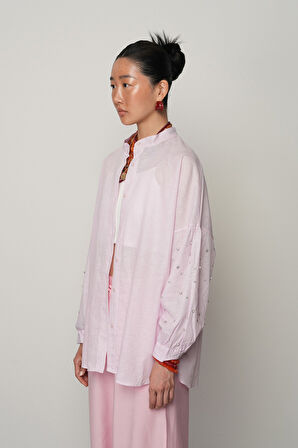 KADIN KOLLARI TAŞ İŞLEMELİ HAKİM YAKA PEMBE GÖMLEK