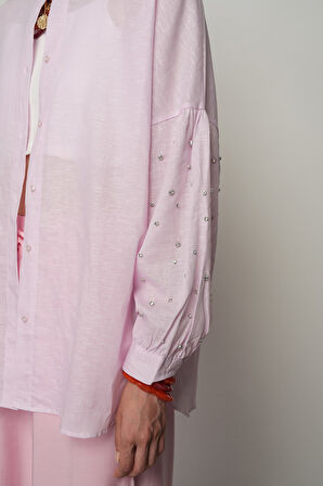 KADIN KOLLARI TAŞ İŞLEMELİ HAKİM YAKA PEMBE GÖMLEK