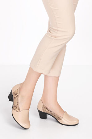 Gondol Kadın Hakiki Deri Yuvarlak Burun Yılan Detaylı Topuklu Ayakkabı vdt.155