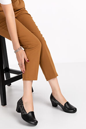 Gondol Kadın Hakiki Deri Yuvarlak Burun Yılan Detaylı Topuklu Ayakkabı vdt.155