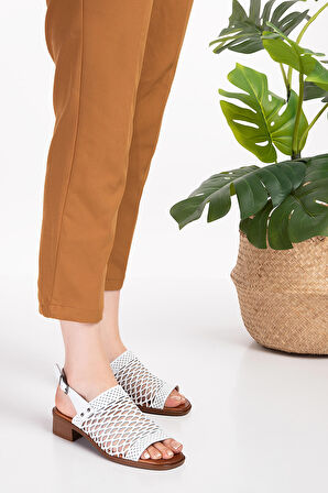 Gondol Kadın Hakiki Deri Lazer Kesim Topuklu Sandalet iz.6001