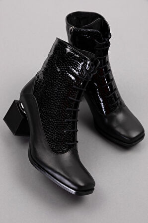 Gondol Kadın Hakiki Deri Yılan Detaylı Orta Boy Topuk Bot Ast.506