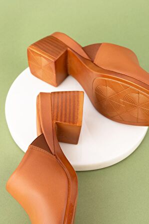 Gondol Kadın Hakiki Deri Orta Topuklu Günlük Şık Terlik iz.12109