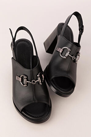 Gondol Kadın Hakiki Deri Topuklu Şık Tokalı Sandalet tlh.655