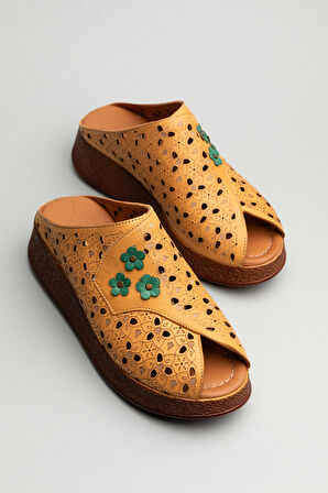 Gondol Hakiki Deri Çiçek Detaylı Dekolte Terlik mlk.5803 - Hardal - 40