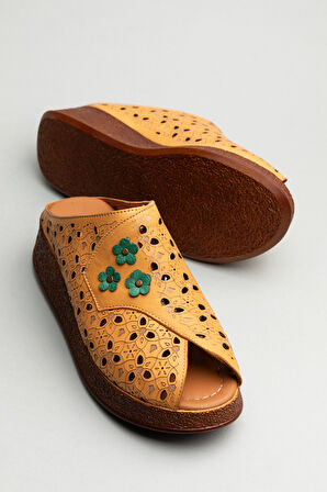 Gondol Hakiki Deri Çiçek Detaylı Dekolte Terlik mlk.5803 - Hardal - 40