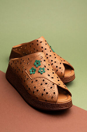 Gondol Hakiki Deri Çiçek Detaylı Dekolte Terlik mlk.5803 - Taba - 37