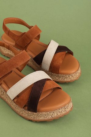 Gondol Kadın Hakiki Deri Kalın Tabanlı Günlük Sandalet iz.5709 Taba Süet