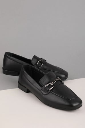 Gondol Kadın Siyah Metal Aksesuarlı Hakiki Deri Loafer Ayakkabı hl.33100 Siyah
