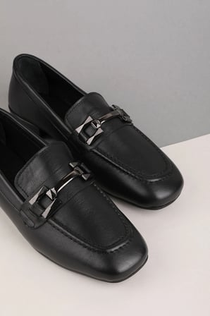Gondol Kadın Siyah Metal Aksesuarlı Hakiki Deri Loafer Ayakkabı hl.33100 Siyah