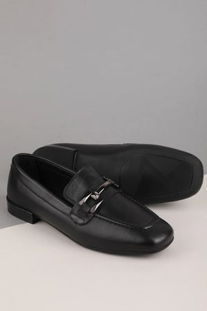 Gondol Kadın Siyah Metal Aksesuarlı Hakiki Deri Loafer Ayakkabı hl.33100 Siyah