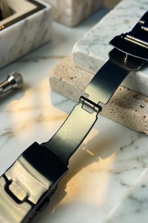 Beroo Prestige: 18mm Çift Kilitli Premium Çelik Saat Kordonu - Gümüş