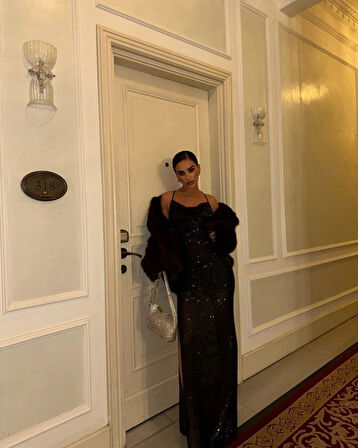 Siyah Yırtmaçlı Pulpayetli Elbise