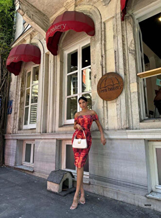 Madonna yaka büzgülü şifon elbise