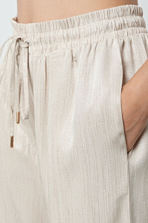 Kadın Bej Renk İnce Desenli Bol Paça Beli Lastikli Pantolon