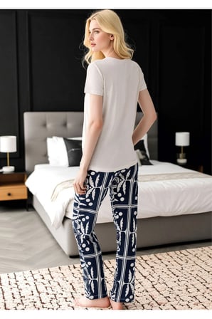 Kadın Beyaz Lacivert Çiçek Desenli Pijama Takımı - Pamuklu Uzun Alt Üst Ev Giyimi