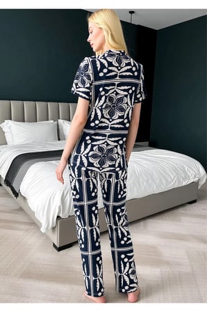 Kadın Lacivert Çiçek Desenli Düğmeli Pijama Takımı - Gömlek Yaka Pamuklu Ev Giyimi