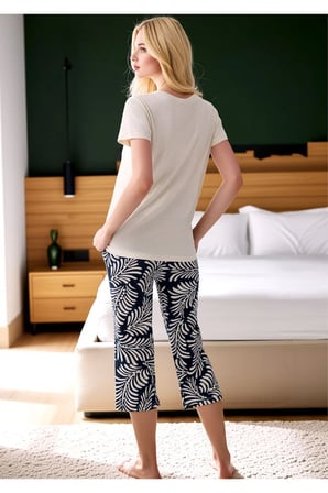 Kadın Enjoy the Journey Baskılı Kapri Pijama Takımı - Yaprak Desenli Pamuklu Set
