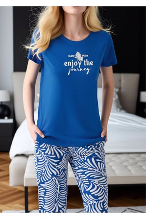 Kadın Enjoy the Journey Baskılı Kapri Pijama Takımı - Yaprak Desenli Pamuklu Set