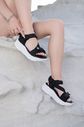 Kadın Dolgu Topuk Cırtlı Günlük Spor Sandalet Ss001-0178.Siyah Beyaz