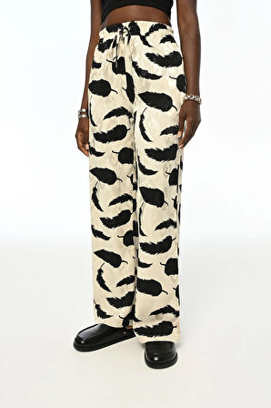 KADIN RAHAT KALIP BELİ LASTİKLİ YAPRAK DESENLİ JAKARLI PANTOLON