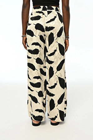 KADIN RAHAT KALIP BELİ LASTİKLİ YAPRAK DESENLİ JAKARLI PANTOLON