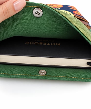 🎃 Hanori Cadılar Bayramı Desenli Kitap Kılıfı & Tablet Kılıfı – El Yapımı Çok Amaçlı Kılıf
