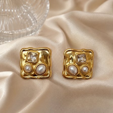 Vintage Kare Gold Küpe – İnci ve Zirkon Taş Detaylı Şık Kadın Küpe | Günlük & Özel Gün Takısı