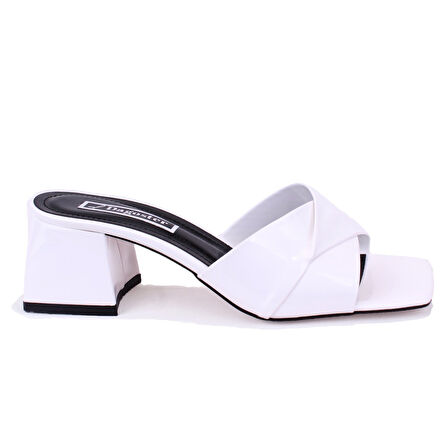 Dagoster DZA07-9321060 Beyaz Rugan Klasik Topuklu Kadın Terlik