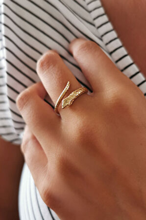 Altın Yılanlı Yüzük