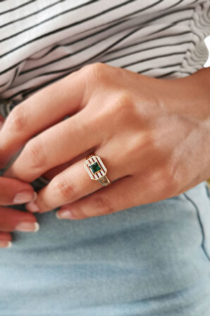 Zümrüt Taşlı Altın Tasarım Yüzük