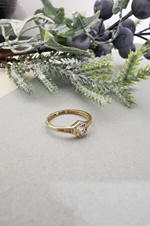 Köşeli Tektaş Altın Sade Kombin Yüzük