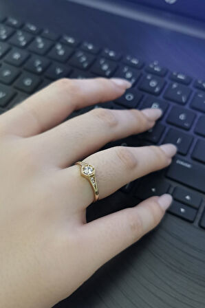 Köşeli Tektaş Altın Sade Kombin Yüzük