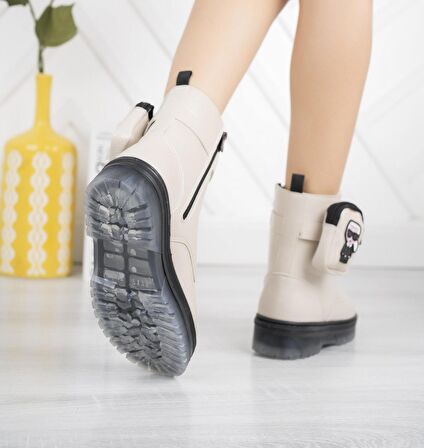 Krem Kırışık Rugan Fermuarlı Cep Detaylı Kız Çocuk Botu