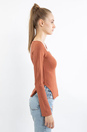 Çelik Örme Kumaş Uzun Kol Kalp Yaka Asimetrik Detaylı Kadın Bluz-Taba