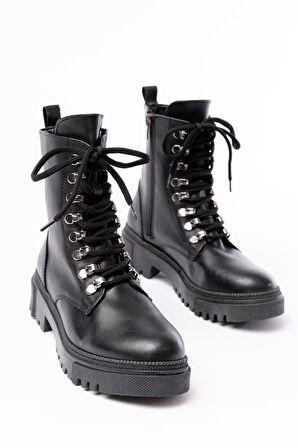 Siyah Cilt Bağcıklı Fermuarlı Günlük Kadın Bot