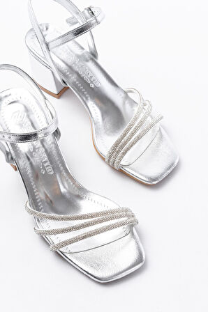 Gümüş 3 Bantlı Topuklu Kadın Ayakkabı