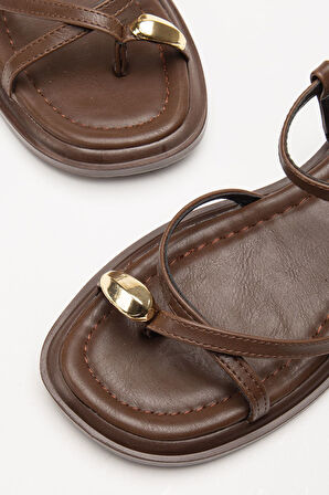 Kadın Kahve Gold Yüzük Detaylı Günlük Sandalet