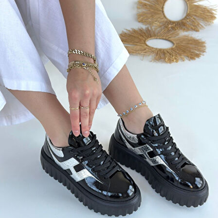 Gesti Siyah Rugan Gümüş Detaylı Bağcıklı Spor Ayakkabı