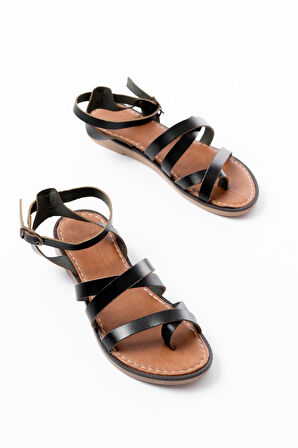 205-209 Siyah Hakiki Deri Tokalı Parmak Arası Kadın Sandalet