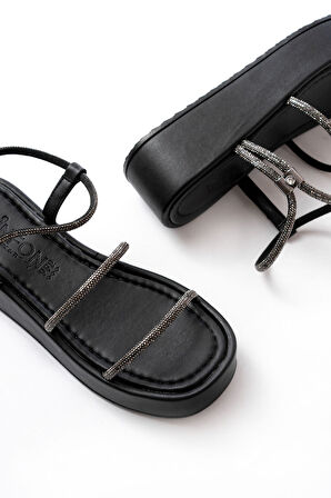 861-1008 Siyah Platin Taşlı Dolgu Topuklu Kadın Sandalet