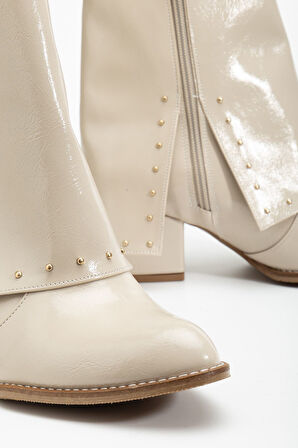 Kadın Sivri Burun Bej Parlak Detaylı Topuklu Bot